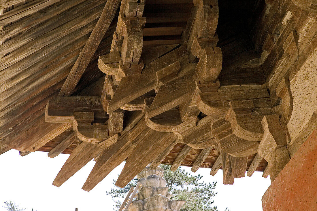 Dong Ye Tempel, Wutai Shan ,Dachkonstruktion, Dachüberstand, Dong Ye Tempel, älteste Holzhalle in China, gebaut im Jahre 782, Wutai Shan, Provinz Shanxi, China, Asien