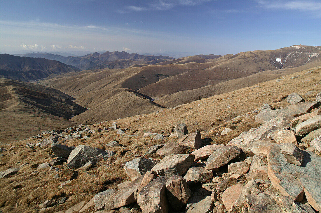 Blick vom Gipfeltempel über Landschaft, Nordgipfel, Nordterrasse, Wutai Shan, Bodhisattva, in der Nähe von Taihuai Stadt, Provinz Shanxi, China, Asien