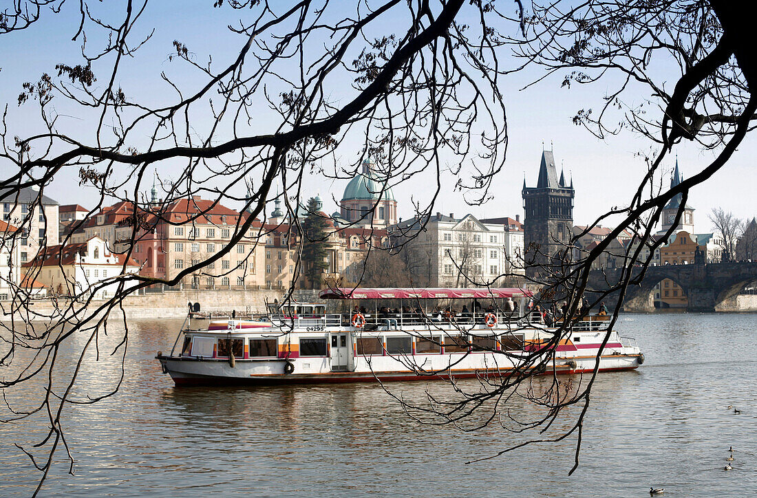 Kreuzfahrt an der Moldau Fluss, Vltava Fluss, Karlsbrücke, Prag, Tscheschien