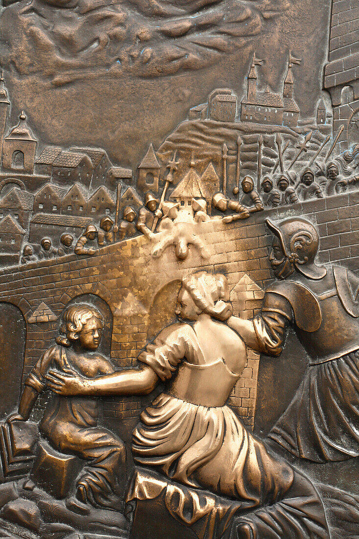 Relief von Sankt John Nepomuk, Karlsbrücke, Prag, Tschechien