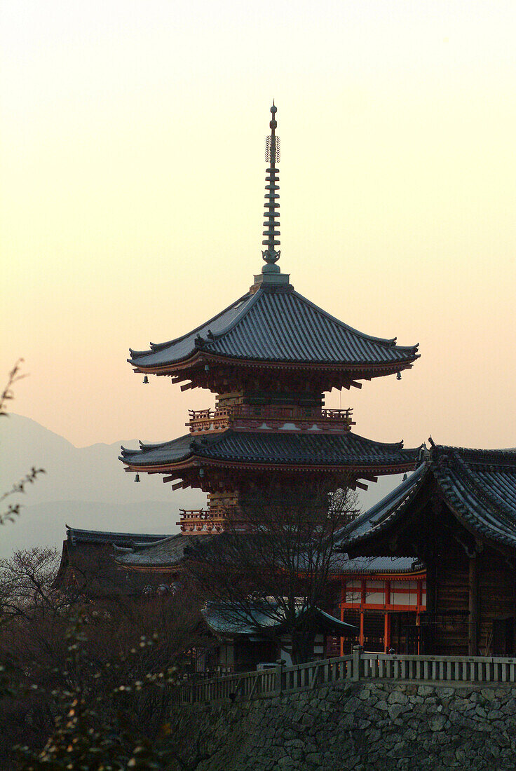 Sonnenuntergang bei dem Kiyomizu-dera Tempel, Kyoto, Japan