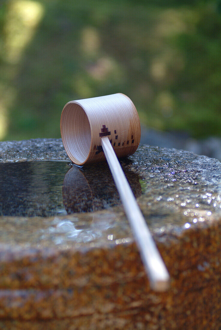 Brunnen mit Schöpfkelle, Uji, Kyoto, Japan