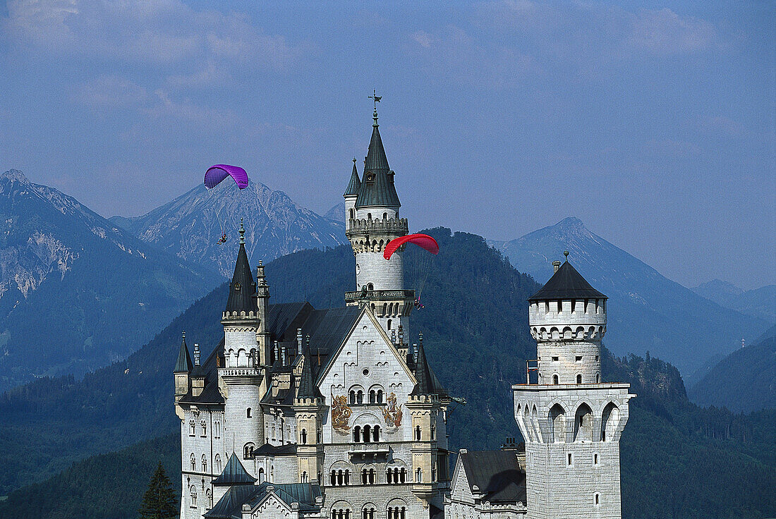 Paragliding, Schloss Neuschwanenstein, Bayern, Deutschland