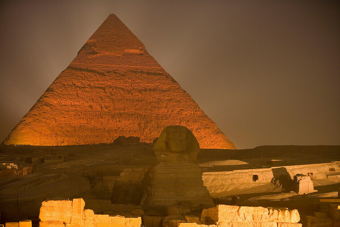 Licht und Ton Show bei den Pyramiden von Gizeh, die Sphinx und die Chephren Pyramide, Kairo, Ägypten