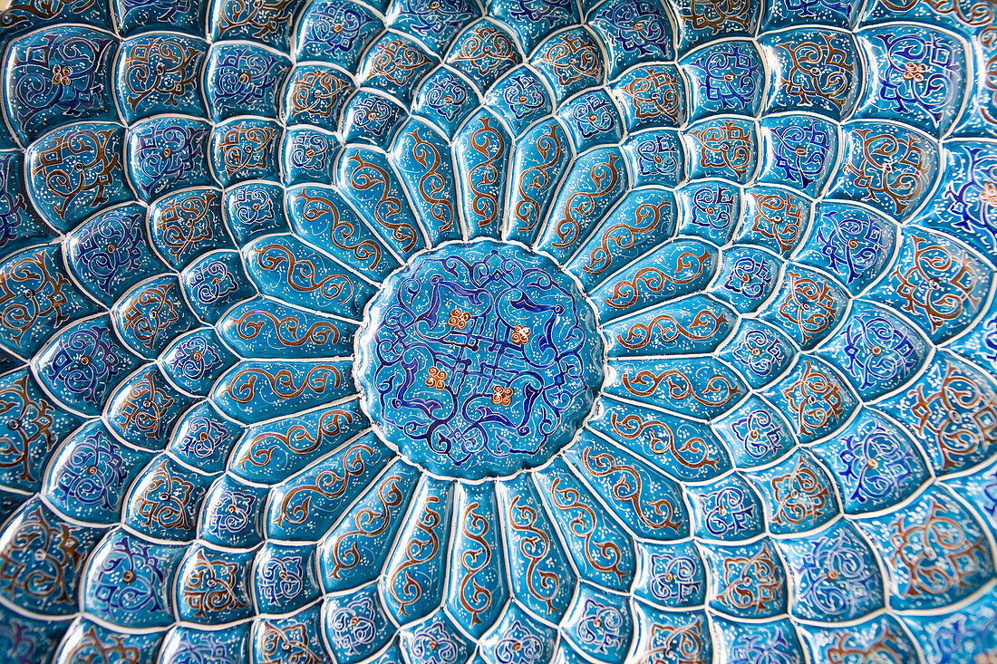 Muster eines emaillierten Kupferteller, The Royal Bazaar, Isfahan, Iran