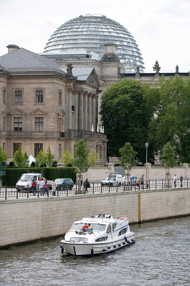 Connoisseur Magnifique Houseboat Cruising Past Reichstag Parliament Building,River Spree, Berlin, Germany