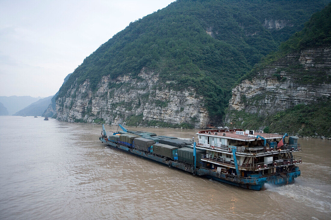 Jangtze Frachtschiff, Jangtze Fluß, in der Nähe von Yichang, China