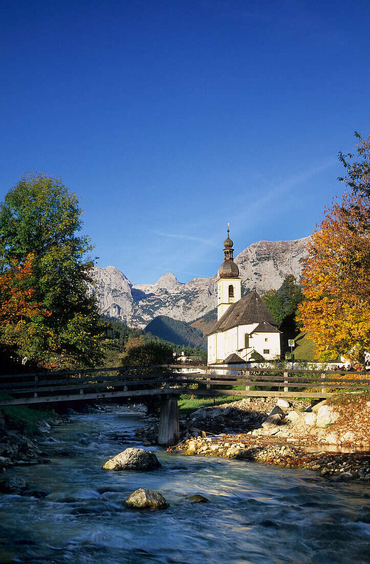 Church in Ramsau with autumn colours and view to Reiteralm, Berchtesgaden range, Upper Bavaria, Bavaria, Germany