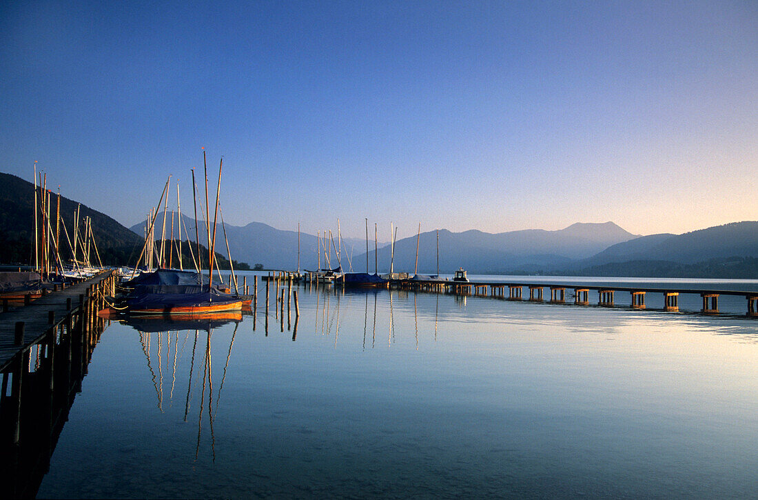 Landing stage in Gmund at lake Tegernsee with sailing boats and view to Wallberg and Setzberg, Bavarian Alps, Upper Bavaria, Bavaria, Germany