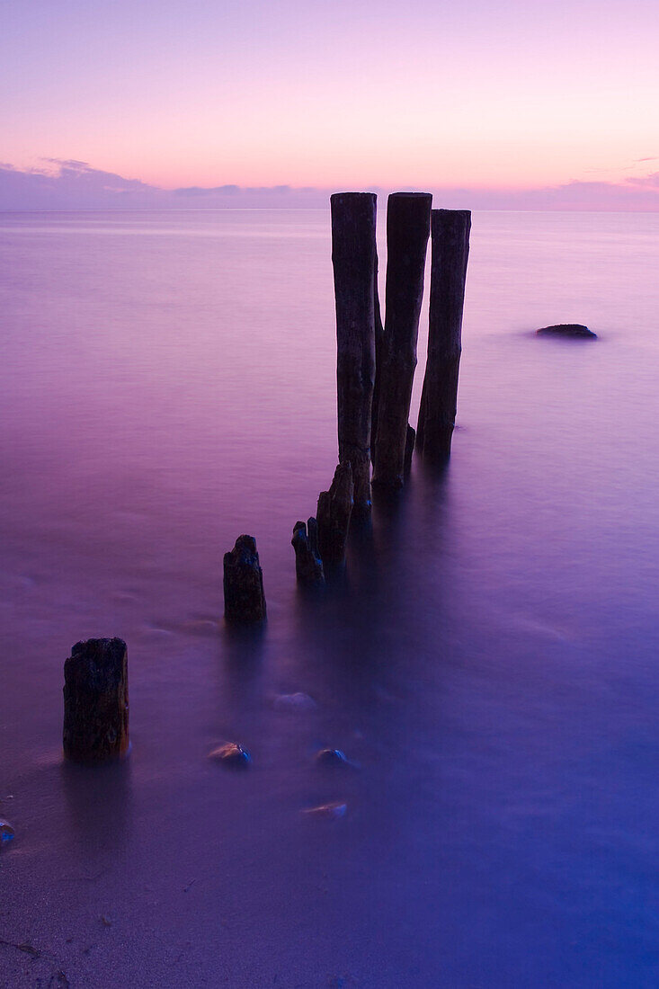 (Verluste in der Hinterhand), Buhnen im Abendlicht, Schleswig-Holstein