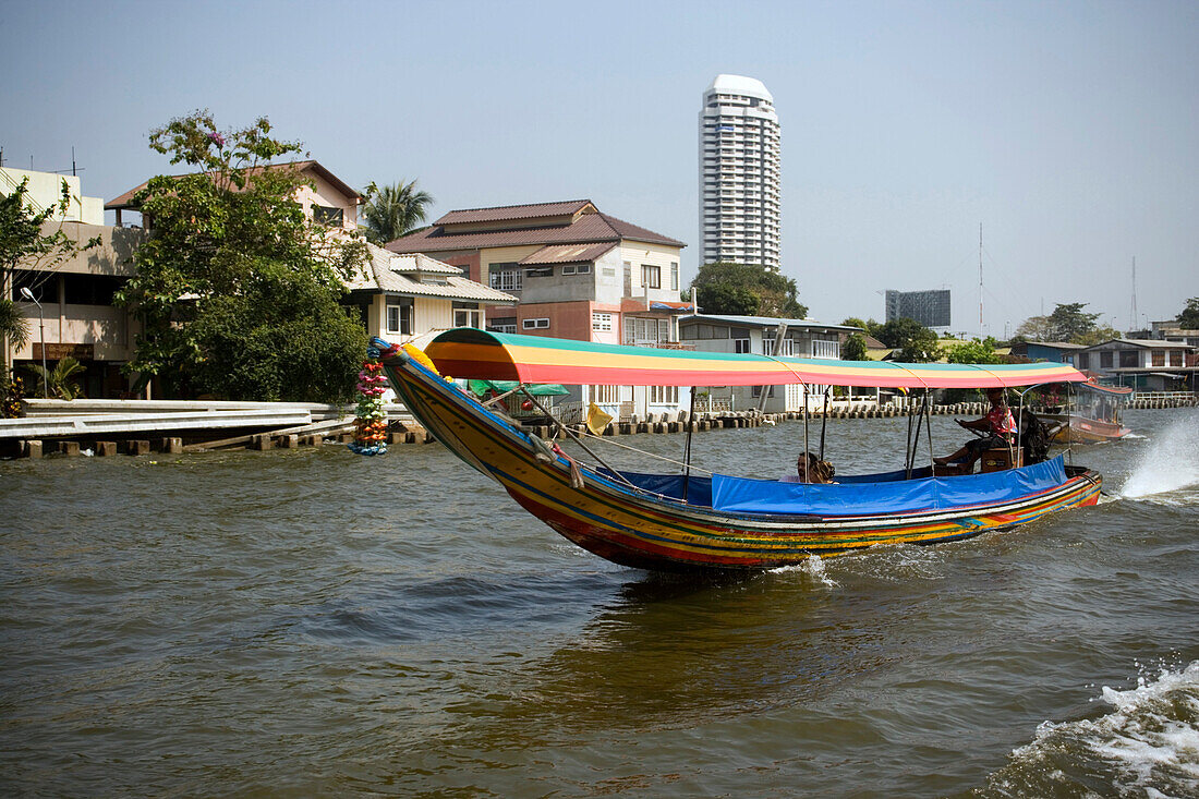 Langschwanzboot auf dem Menam Chao Phraya Fluss, Bangkok, Thailand