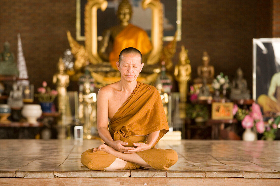 buddhist praying