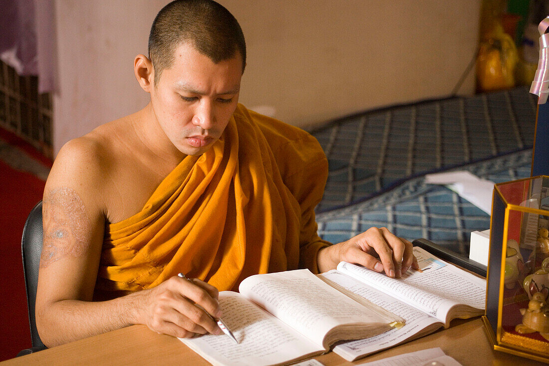 Young Buddhist monk studying, Wat Mahathat, Ko Ratanakosin,  Bangkok, Thailand