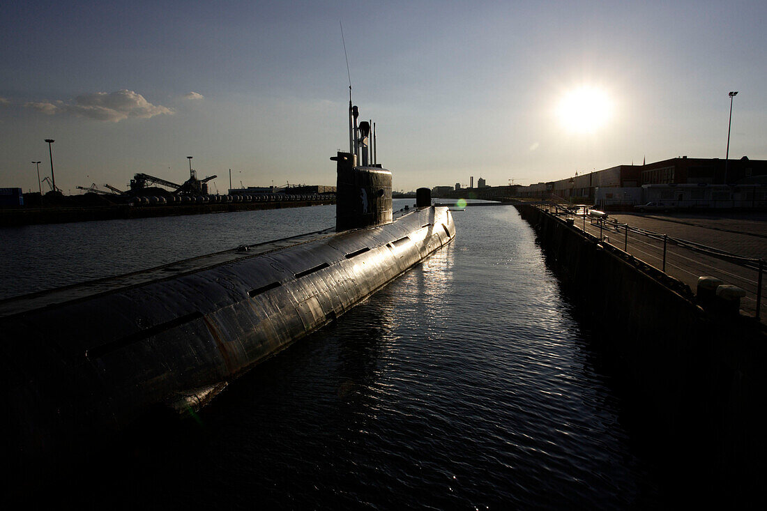 Unterseeboot U-Boot 434, das außer Dienst gestellte Spionage U-Boot 434 gehörte bis 2004 zur russischen Nordmeerflotte, jetzt dienst es im Hamburger Hafen als Museum