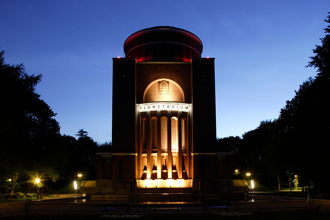 Planetarium im  Hamburger Stadtpark, Freizeitgelände mit 150 ha, Hamburg