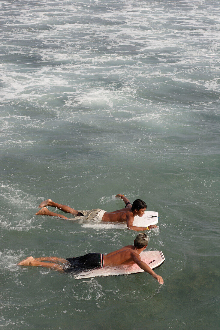 surfer, Waikiki Beach, Honolulu, Vereinigte Staaten von Amerika, U.S.A.