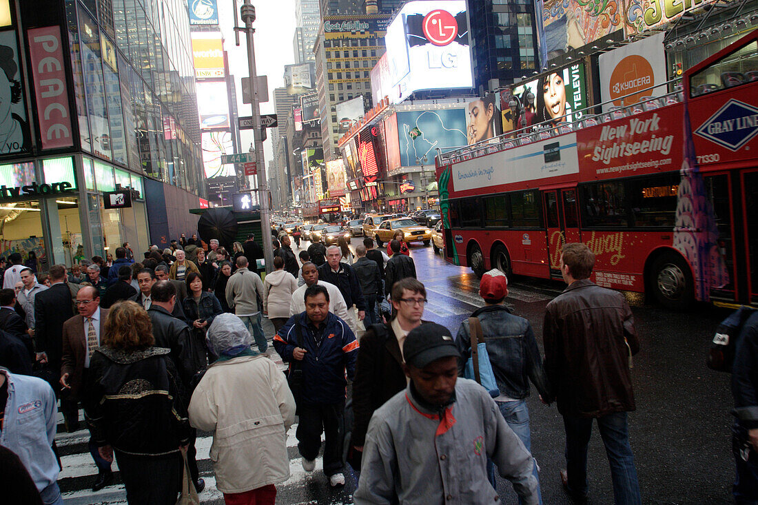 Shopping, Rush hour, Times Square, Manhattan, New York City, New York, United States of America, U.S.A.