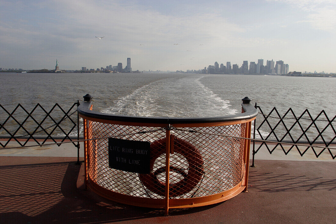 View from the stern of the Staten Island ferry, Manhattan, New York, America, USA
