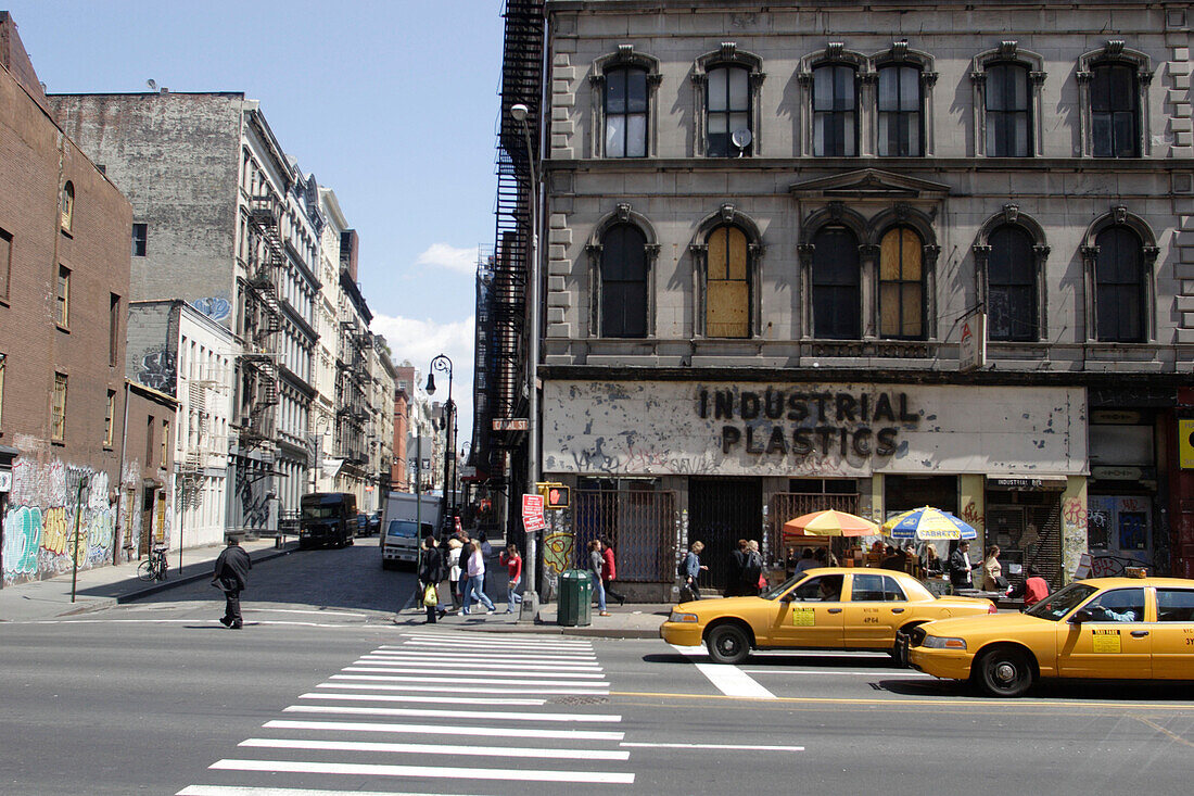Street setting, taxis on Canal Street, Chinatown, Manhattan, New York, America, USA