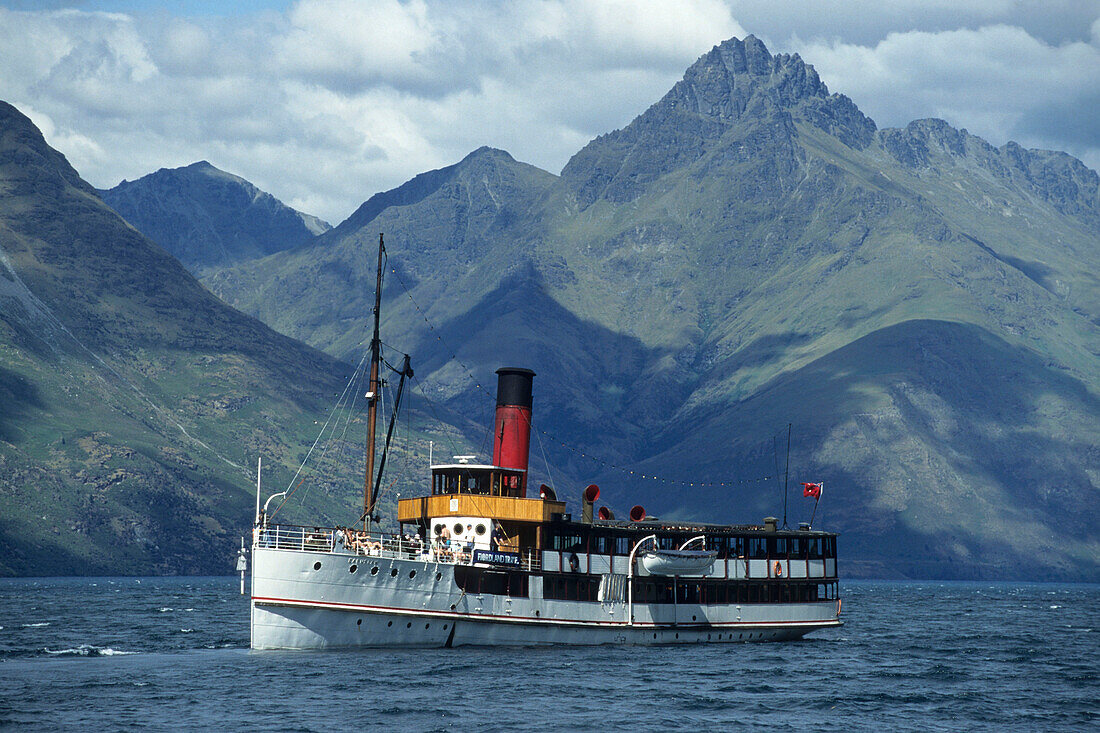 Ein altes Dampfschiff, TSS Earnslaw, Lake Wakatipu, in der Nähe von Queenstown, Südinsel, Neuseeland