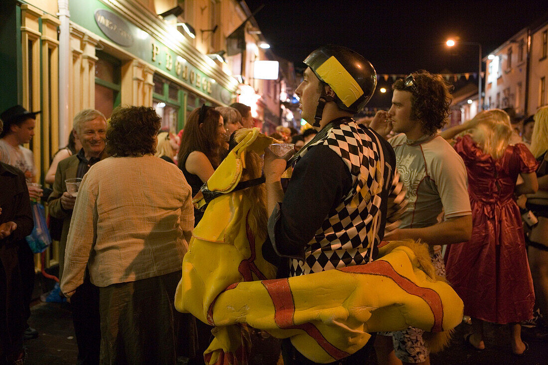 Verkleidungsparty, Festival-of-the-Erne, Belturbet, County Cavan, Ireland