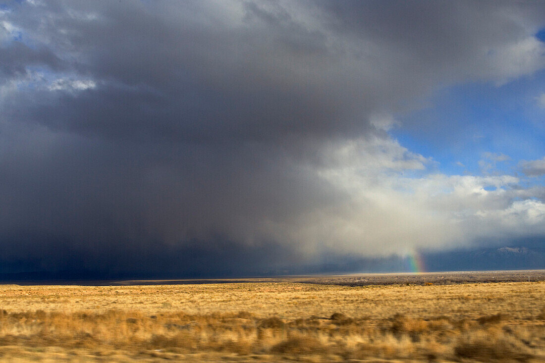Gewitterfront, Gewitterwolke und Regenbogen, New Mexico, USA