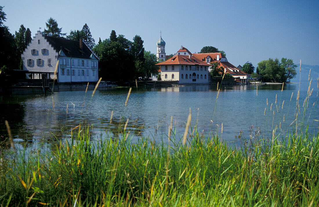 Wasserburg mit St. Georgskirche, Bodensee, Baden-Württemberg, Deutschland