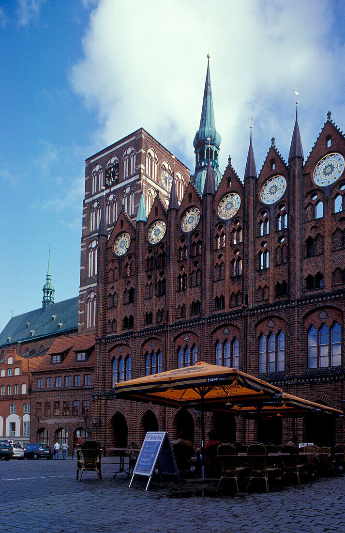 Marktplatz, St. Nikolai und Rathaus, Stralsund, Mecklenburg-Vorpommern, Deutschland, Europa