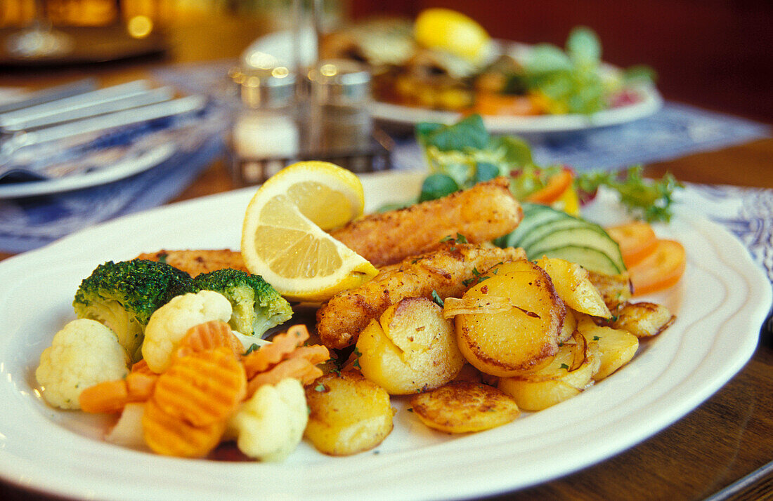 Fischspezialität Dorsch, Zander und Lachs Insel Rügen, Mecklenburg-Vorpommern, Deutschland, Europa