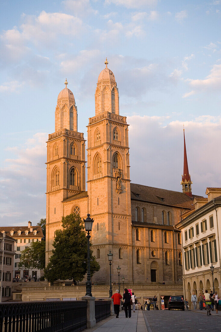 View over Munster Bridge to Grossmunster with its twin towers, Zurich, Canton Zurich, Switzerland