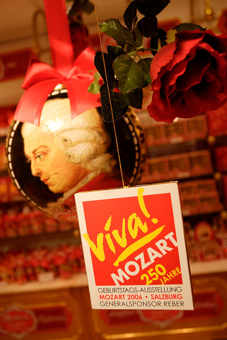 Ein Mozartkugel in Café Reber in Bad Reichenhall, Bayern, Deutschland