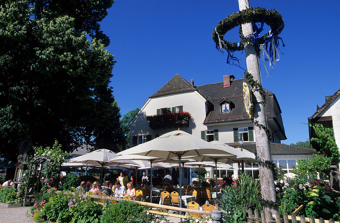 Beer garden of restaurant Zur Linde with maypole, Fraueninsel island, Lake Chiemsee, Chiemgau, Upper Bavaria, Bavaria, Germany