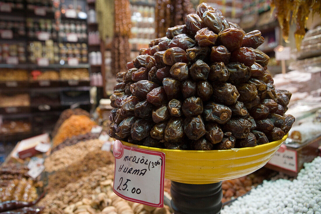 Getrocknete Dateln, Misir Carsisi Spice Bazaar, Istanbul, Türkei