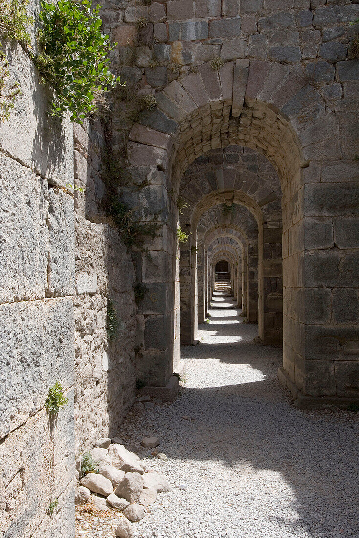 Eine Gasse, Akropolis, Antike Bergamon, Bergama, Türkei
