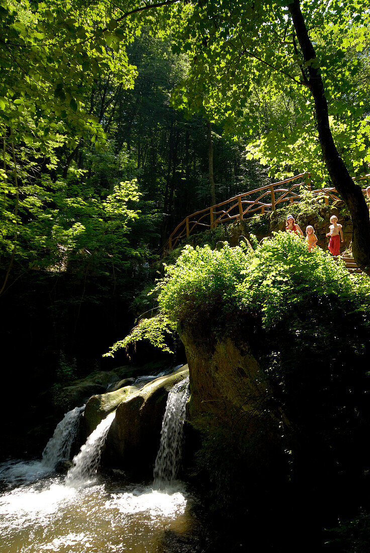 Im Müllerthal, Wasserfall der schwarzen Ernz, Schiessentümpel, Luxemburg