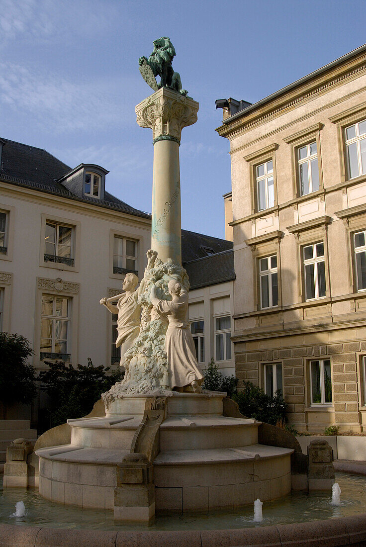 Brunnen mit Dicks-Lentz-Denkmal, Luxemburg, Luxemburg, Europa