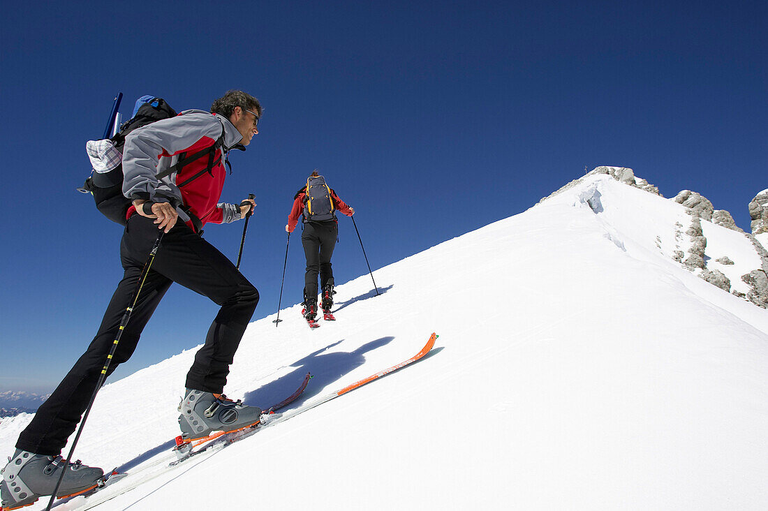 Couple on a skitour, Pleissenspitze, Scharnitz, Austria