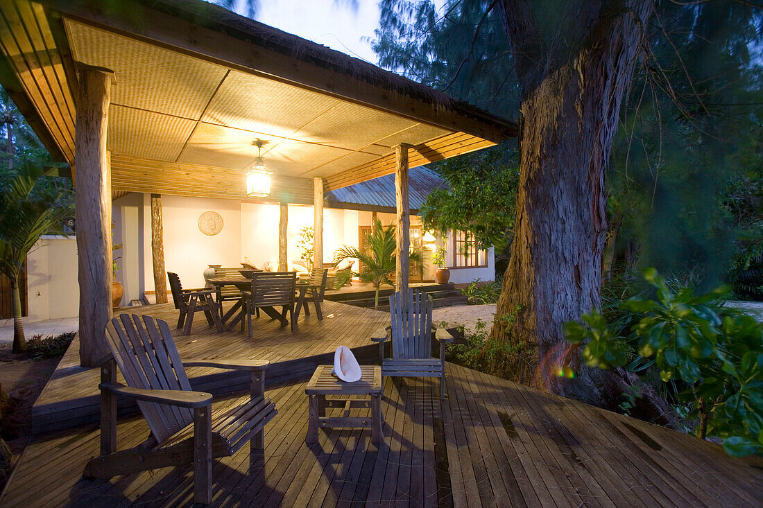 Ferienhaus mit Meerblick in der Abendämmerung, Taj Denis Island Resort, Denis Island, Seychellen