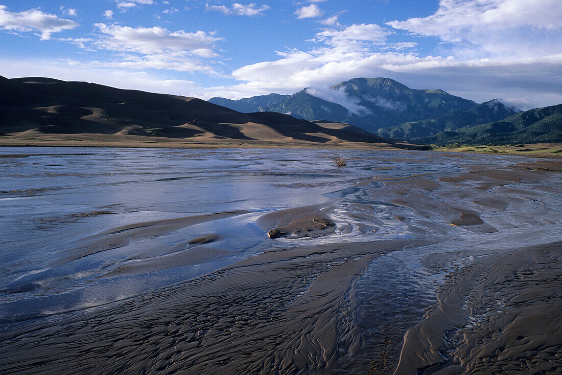 Medano Creek & Great Sand Dunes, Great Sand Dunes National Monument, near Alamosa, Colorado, USA