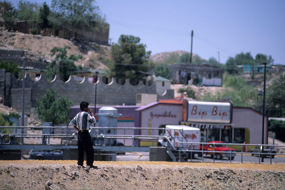 Mexican Trying to Illegally Cross Rio Grande, El Paso & Ciudad Juarez, (Mexico), El Paso, Texas, USA
