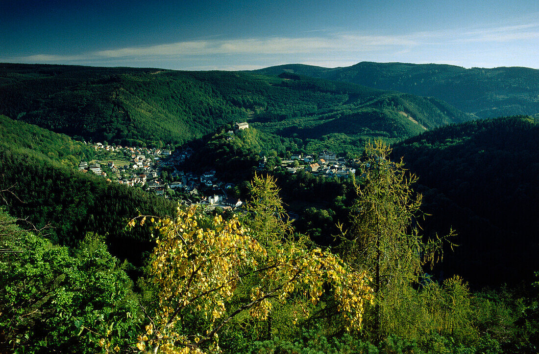 Blick auf Schwarzburg im Schwarzatal, Thüringen, Deutschland