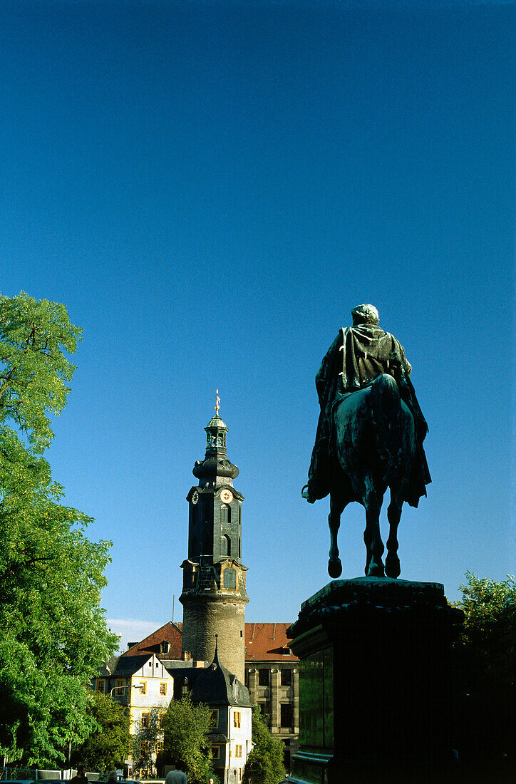 Equestrian monument of Charles Augustus and Weimar city palace, Weimar, Thuringia, Germany