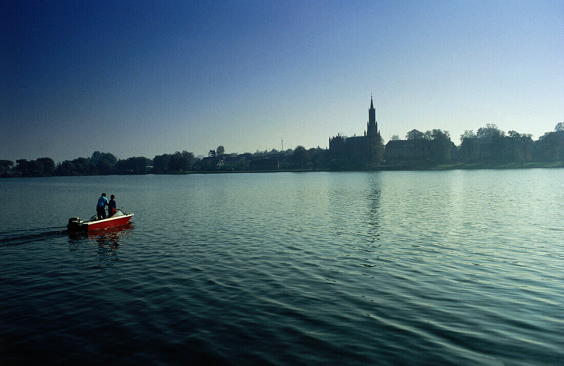 Blick über Malchower See auf Malchow, Mecklenburgische Seenplatte, Mecklenburg-Vorpommern, Deutschland