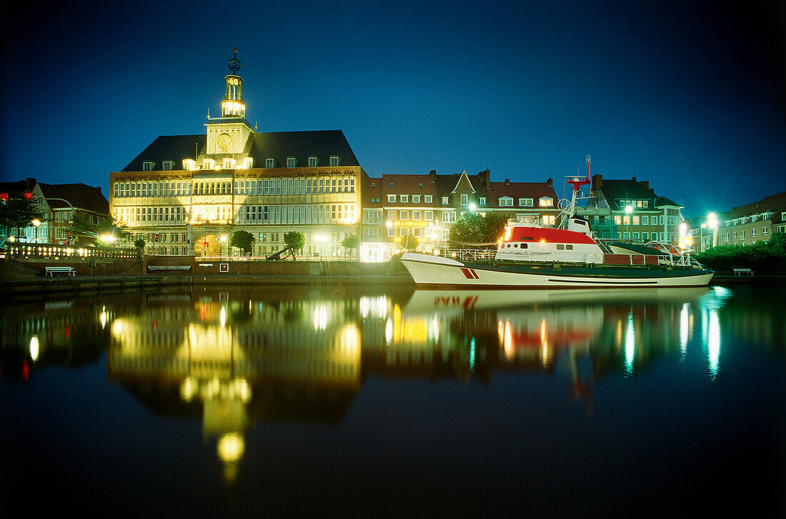 Ratsdleft part of the Emden harbor at night, Emden, East Friesland, Lower Saxony, Germany