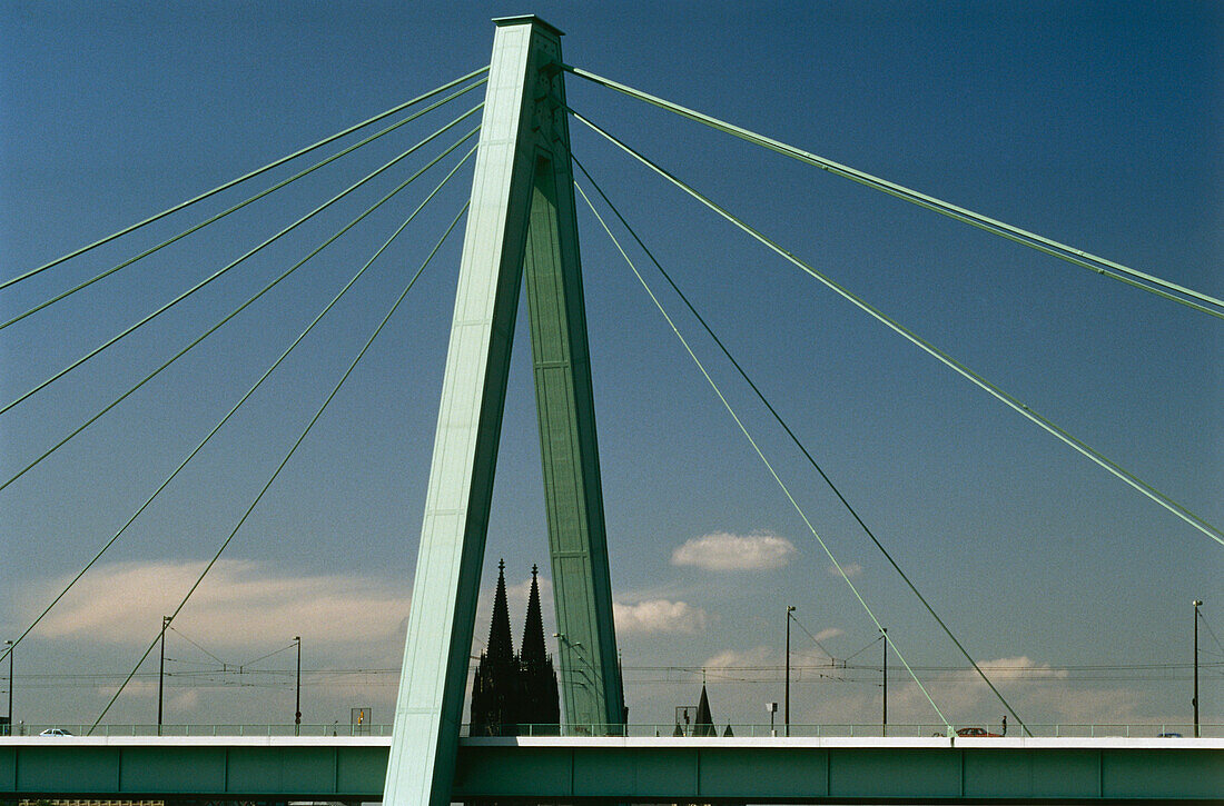 Severinsbrücke und Kölner Dom, Köln, Nordrhein-Westfalen, Deutschland