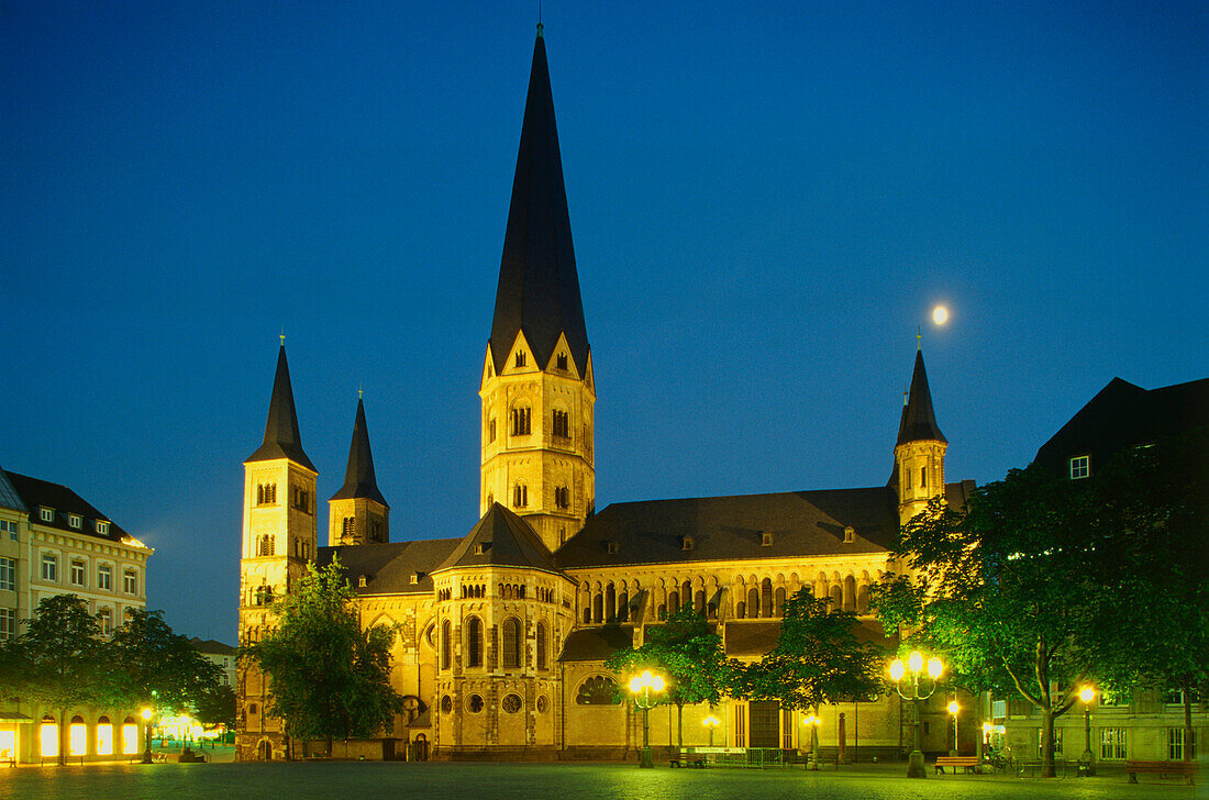 Bonner Münster am Abend, Bonn, Nordrhein-Westfalen, Deutschland