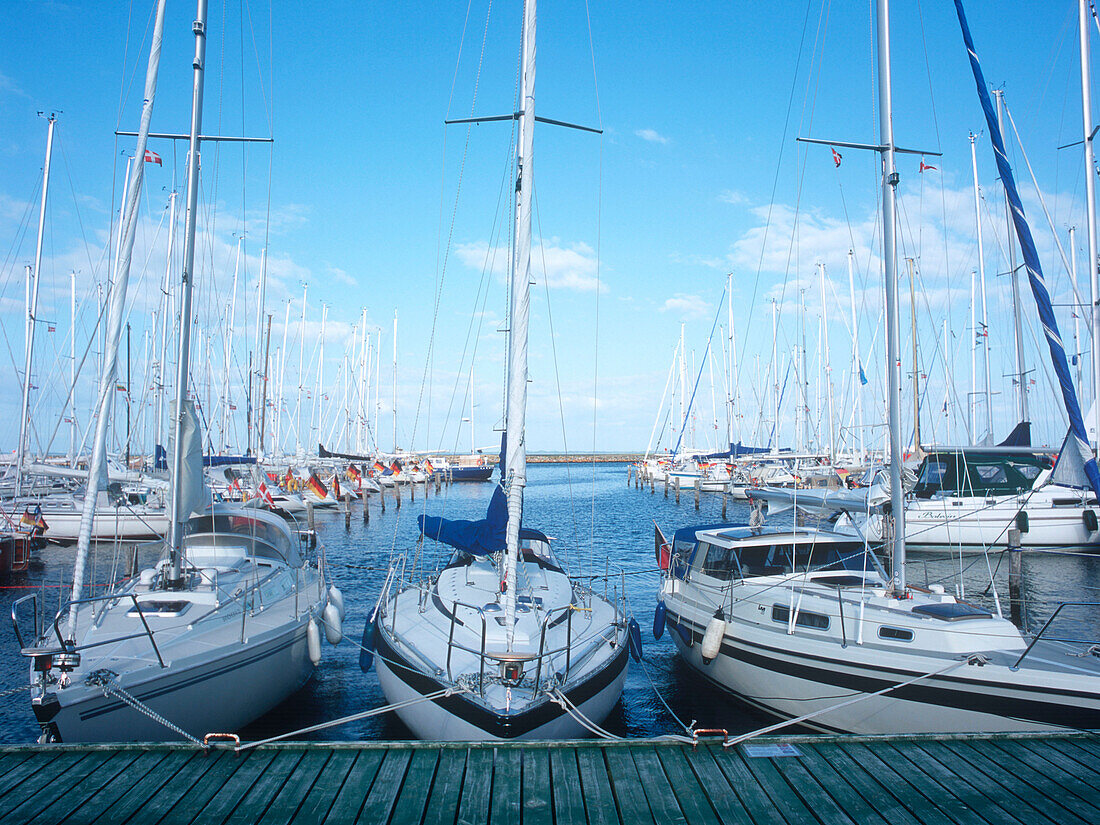 Segelboote im Bootshafen, Aero, Dänemark, Kieler Bucht