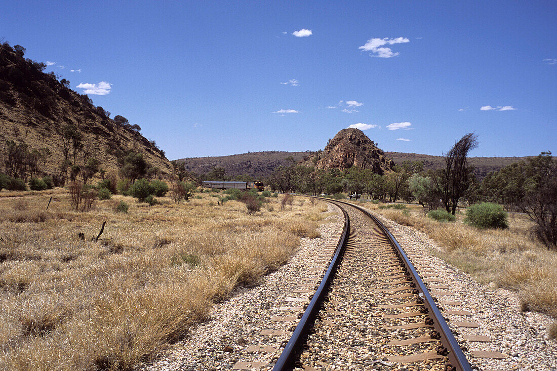 Bahngleise und Eisenbahnlinie, The Ghan, in der Nähe von Alice Springs, Northern Territory, Australien