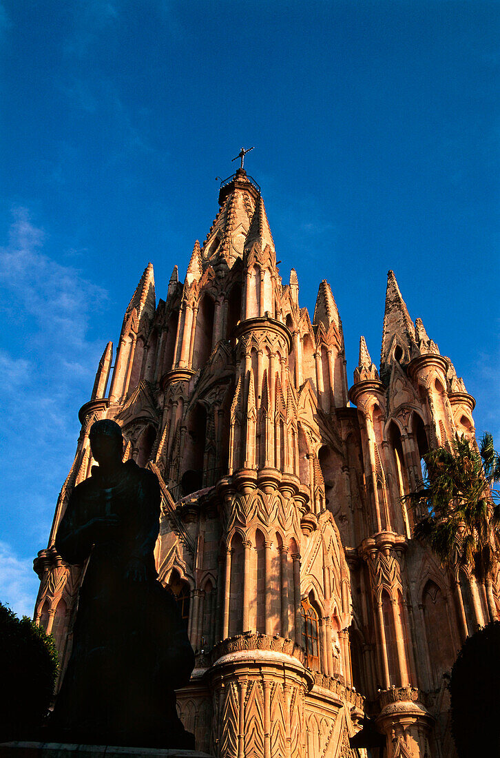 A church, Parroquia de S. Miguel Arcangel, San Miguel de Allende, Mexico
