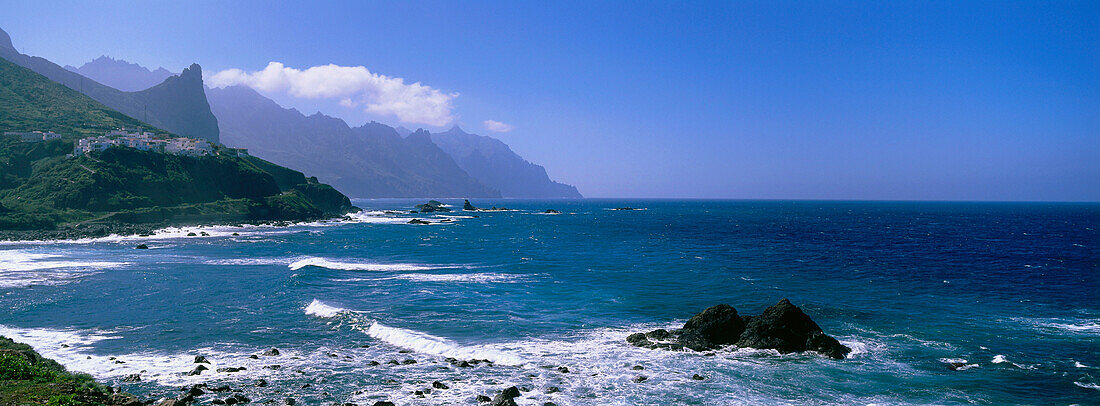 Taganana, Dorf, Macizo de Anaga, Anaga-Gebirge und Felsen, Küste, Teneriffa, Kanarische Inseln, Atlantik, Spanien